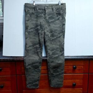 Universal Thread Camo Pants...Size 14/32...NWOT